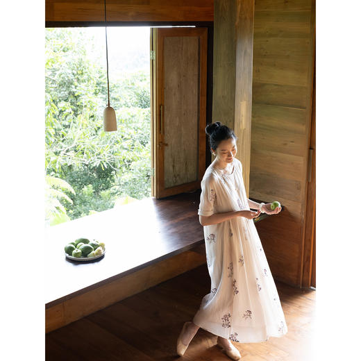 牧衣游原创 丝棉匹绣连衣裙新款宽松轻薄柔软圆领文艺长裙 月中曲 商品图2