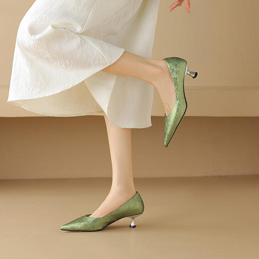 【预售7天】国风配裙子经典通勤素面高跟鞋印花尖头高颜单鞋NDXC&6515 商品图3