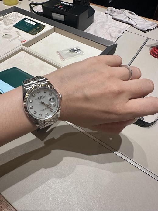 劳力士 白贝母间金日志腕表尺寸:36mm 商品图11