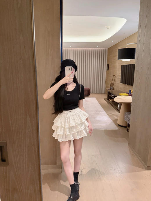 【非质量问题不退换】MiuMiu 26早春新款背心 两色（XHH） 商品图4