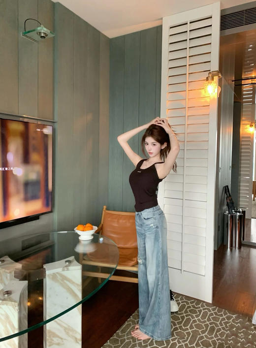 【非质量问题不退换】MiuMiu 26早春新款背心 两色（XHH） 商品图3