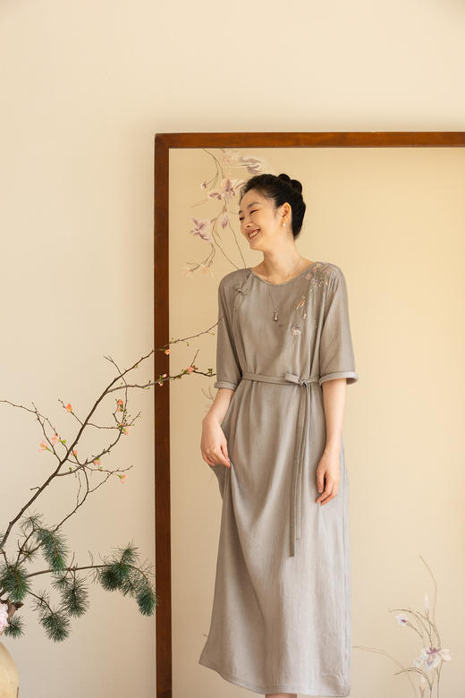 牧衣游原创 22姆米重磅双宫绸手工刺绣桑蚕丝旗袍复古中式风 孤岑 商品图5