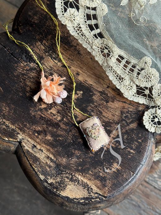 Antomoon 26SS 手工古董珠绣吊坠长项链 商品图8