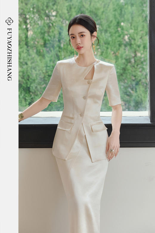 FUYAO扶摇直上 轻奢风短袖西装套装女圆领醋酸西服白色半裙两件套 商品图5