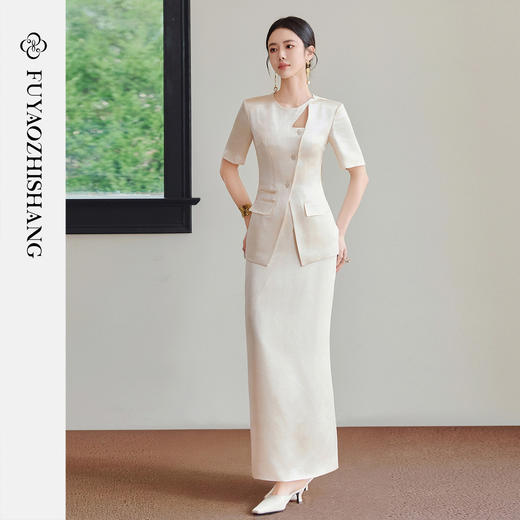 FUYAO扶摇直上 轻奢风短袖西装套装女圆领醋酸西服白色半裙两件套 商品图2