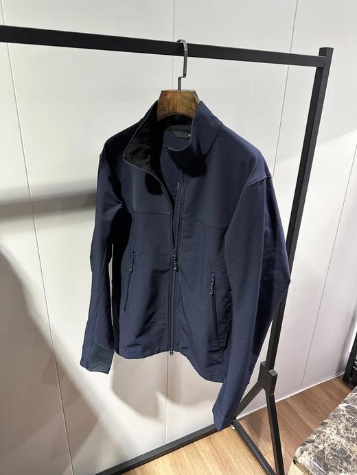 极简立体软壳 利落 拉链上下开合 三色齐发 城市通勤与轻户外双重适配 商品图3