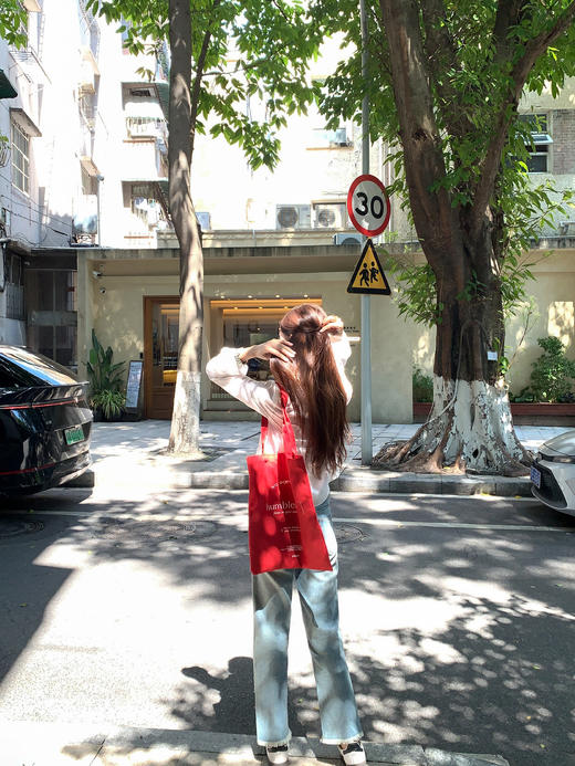 <曾小咸推荐>3.24现货秒杀 ！微信超特价！法式花边V领衬衫 日常169.99 立减90 秒杀79.99！！ 商品图8