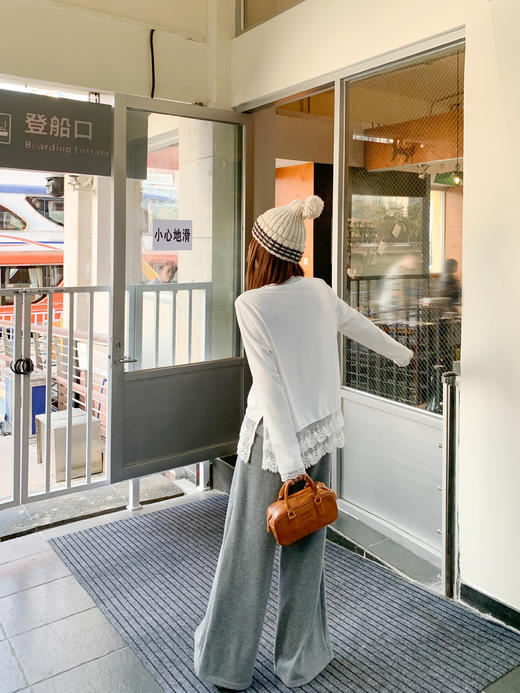 <曾小咸推荐>3.23现货秒杀 ！微信超特价！韩系v领蕾丝花边长袖T 日常149.99 立减80 秒杀69.99！！ 商品图10