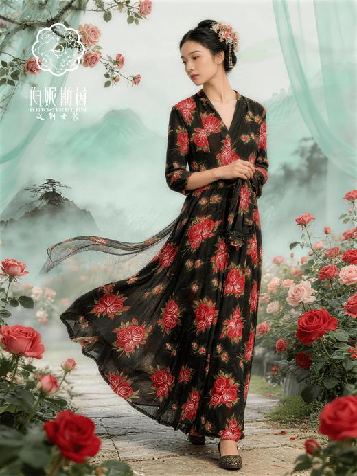 SC1S10_胭脂色_连衣裙_春夏_V领七分袖收腰系带黑底胭脂玫瑰印花大摆长款_高级女装_BERNIEELEN 伯妮斯茵 商品图0