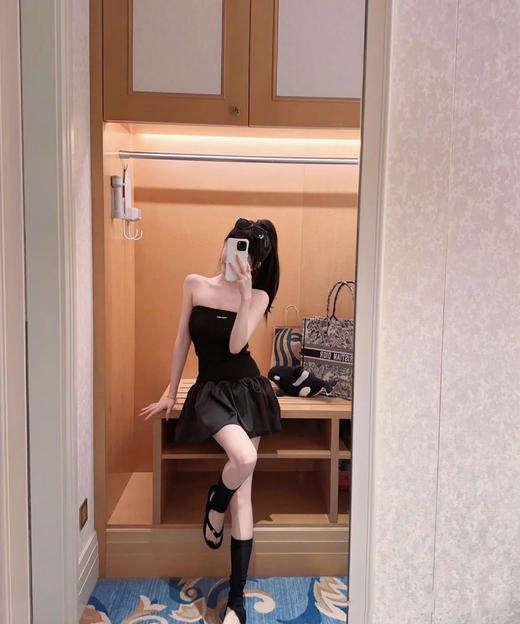 【非质量问题不退换】MiuMiu 26早春新款连衣裙（XHH） 商品图2