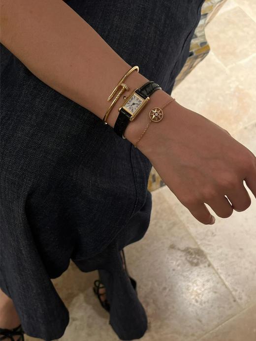 卡地亚 坦克系列W5200002 采用瑞士进口超薄石英机芯 腕表 18K黄金表壳尺寸：31x24.4mm 商品图9