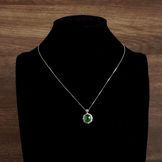 【天然正品】A货翡翠AU750精品白金镶钻镶天然冰种湖水绿蛋面翡翠戒指、吊坠项链两用款17号（戒圈可改）/吊坠：20.2*14.7*11.7MM100326NJS16 商品图9