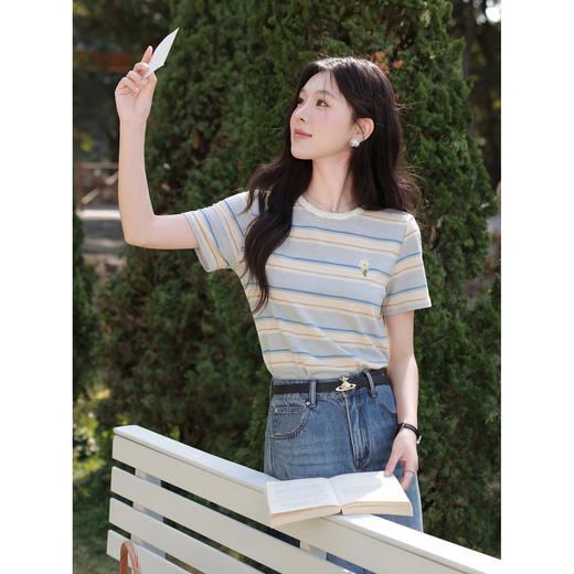 鹿向南「蓝沁冰茶」气质蓝色条纹T恤女夏季新款法式洋气短袖上衣 商品图0