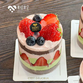 草莓啵啵小蛋糕（巧克力胚（中间原味胚）+草莓果粒+脆脆啵+草莓味奶油和开心果味奶油）