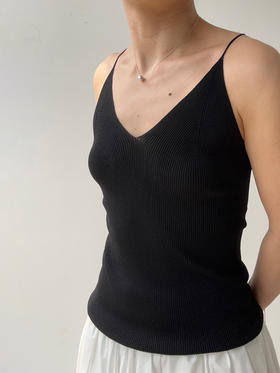 YANYI CHANG｜91910910 无缝正反两穿V领吊带上衣 [ 黛墨黑 ]
