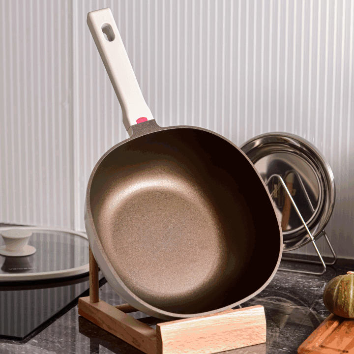 Velosan温仑山钛极不粘锅 ，物理防粘 锅盖微压 把手带红点温显 这口实打实的钛锅 今天百元内就拿下基地直邮