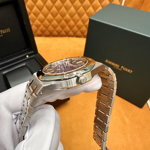 爱彼皇家橡树系列腕表 搭载了经典的Calibre 2121机芯，超薄设计自动上链（39mm） 商品图3