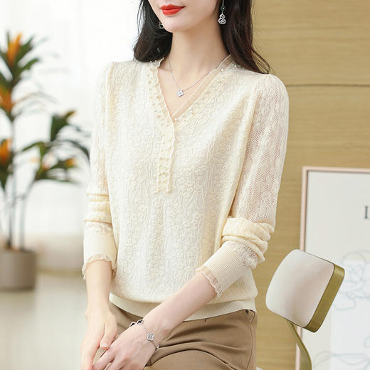 佐姿莎 蕾丝花边/提花钉珠针织衫合集  V 领设计 蕾丝花边/提花钉珠点缀 软柔滑糯 云朵般触感 温柔优雅 商品图7