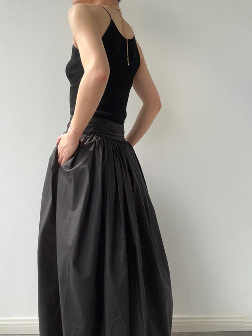 YANYI CHANG｜91880531 腰部抽褶量感半裙 [ 黛墨黑 ] 商品图1