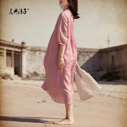 高端苎麻打条圆领七分袖单排扣系带连衣裙 商品图1