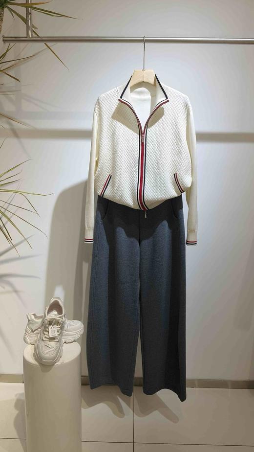 502896福利款休闲裤，165元，加绒卫裤，尺码臀围29，腰围22,有抽绳，胖瘦都能穿，不穿棉毛裤，单条可过0~15度 商品图11