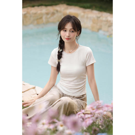 鹿向南「浅屿轻吟」白色收腰显瘦短袖T恤女夏季新款气质针织上衣 商品图2