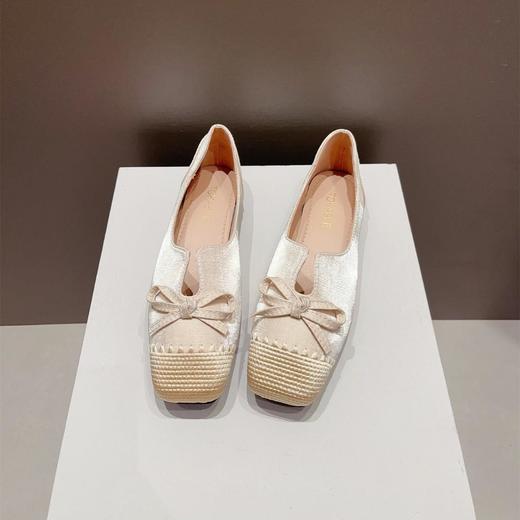 【从容·矜贵】2026法式春秋平底鞋女款百搭缎面编织拼接方头浅口舒适蝴蝶结复古单鞋 商品图0