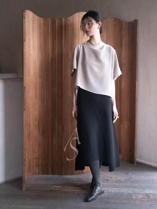 Mark Kenly Domino Tan 26PS 黑沙拼色/沙色belinda绉纱一片式上衣 商品图4