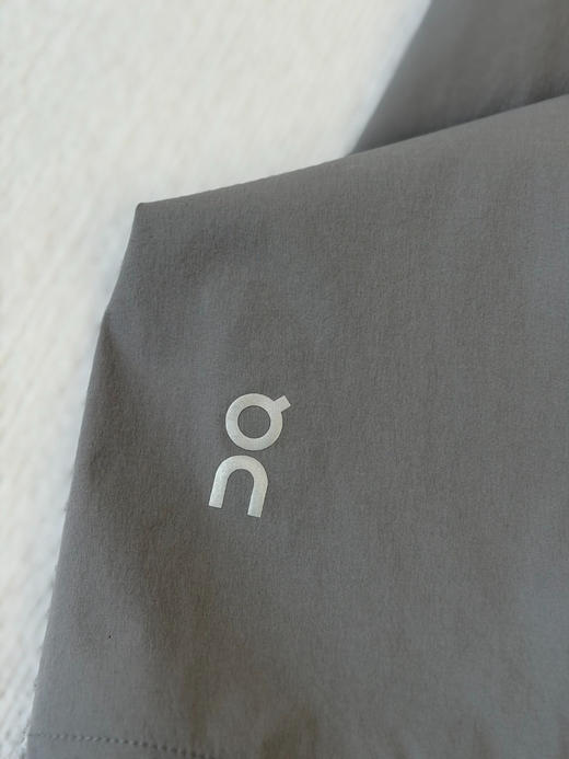 原单正品 On昂跑All-Day系列全天候休闲直筒轻透速干神裤，

颜色：黑色 灰色 
尺码：s-3xl 商品图6