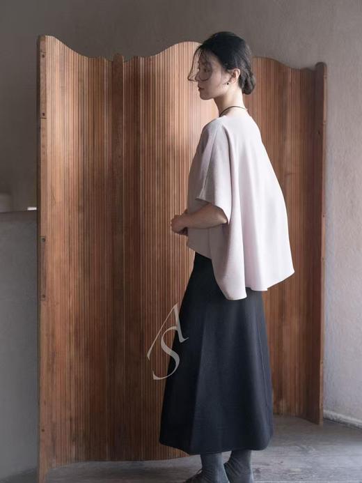 Mark Kenly Domino Tan 26PS 黑沙拼色/沙色belinda绉纱一片式上衣 商品图5