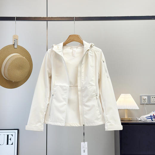 户外山系防风防水修身微磨毛软壳冲锋外套 商品图14