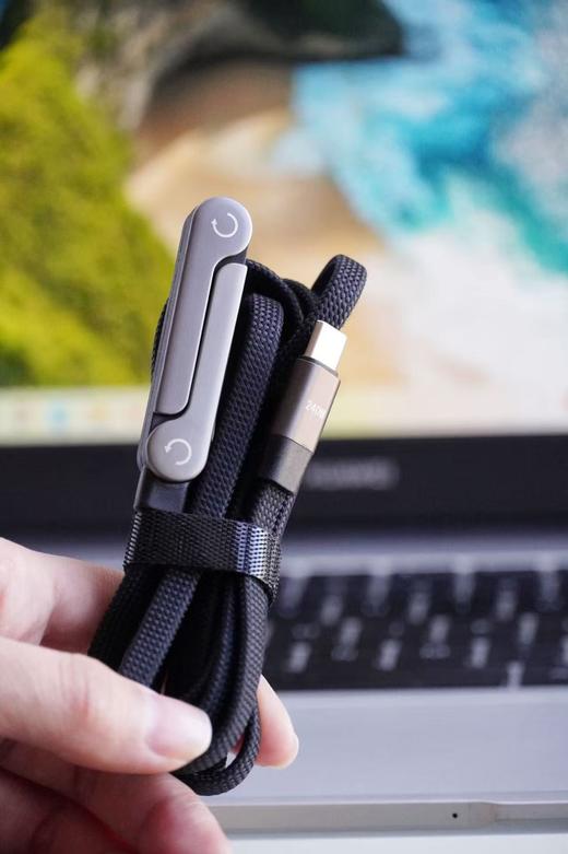 既是充电线，也是手机支架👍🏻美抖一周爆卖2.2万件的网红神器❗❗【AURARO折叠支架数据线】240W快充弯头数据线，边充边玩不挡手，追剧党/游戏党福音✔  商品图1