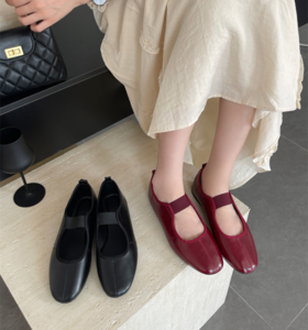 温柔氛围感法国🇫🇷大牌同款【赫本风芭蕾舞玛丽珍鞋 2513】 —— 超模刘雯、Hailey同款，女明星都在穿的法国高货! ✔️ 配阔腿裤 = 韩系慵懒感，搭长裙 / 长裤都高级 