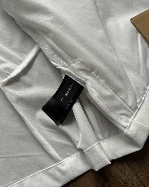 点此购买 On昂跑corejacket拼色系列春秋季男士户外弹力透气连帽外套 kad 343125 商品图9