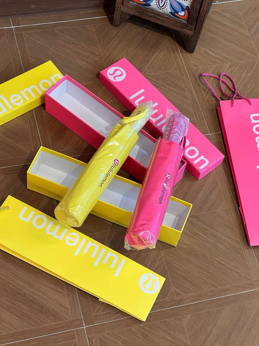 原单正品 Lu 露 Behappy 系列遮阳伞
天啦这配色实在太好看了吧 ！！
开启的夏日多巴胺 玫粉色vs 柠檬黄
这种高饱和的颜色真的一眼就会带来
好心情～ 商品图3