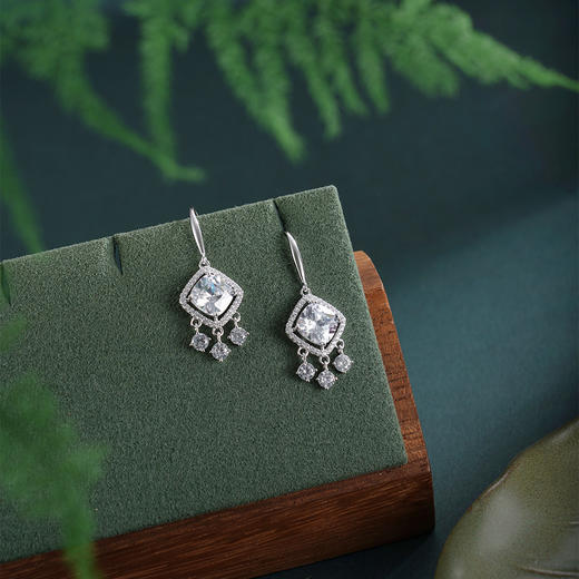 子佩集【雪魄纤尘】银S925耳环【Z26268HPE】时尚方块菱形流苏2601 商品图1