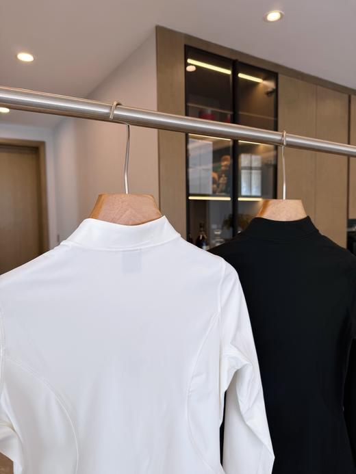 点此购买 可隆春秋季女士弹力针织立领夹克 bk 343063 商品图14