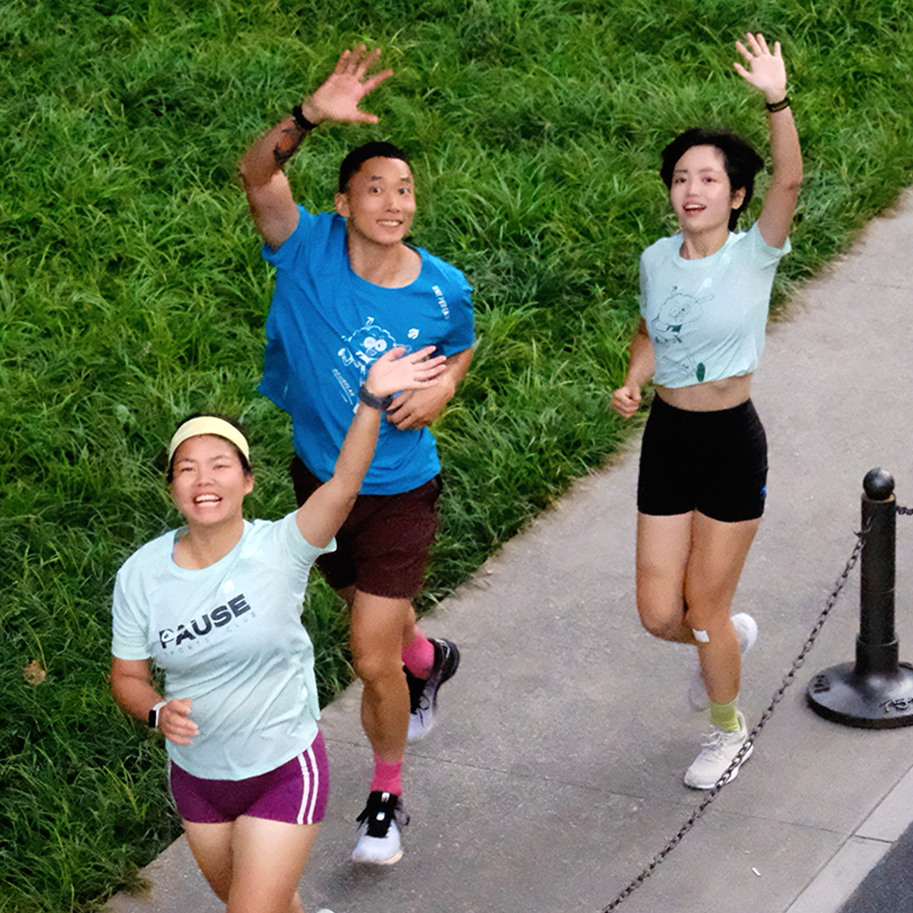 暂停跑团自己也在穿的运动速干衣