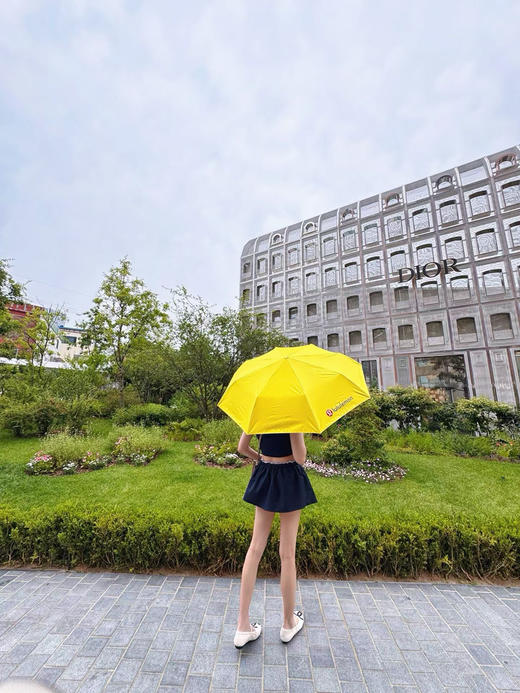 原单正品 Lu 露 Behappy 系列遮阳伞
天啦这配色实在太好看了吧 ！！
开启的夏日多巴胺 玫粉色vs 柠檬黄
这种高饱和的颜色真的一眼就会带来
好心情～ 商品图10