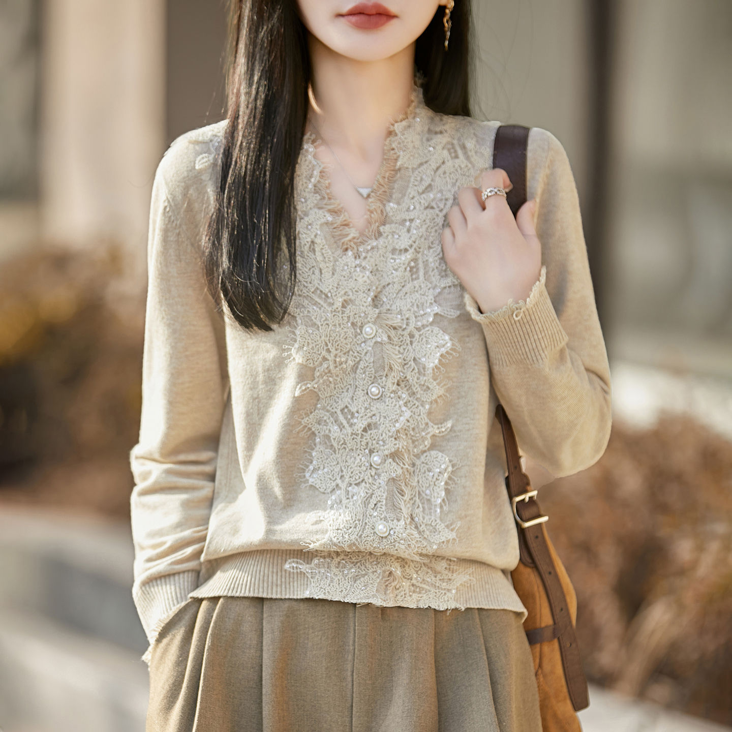 百媚生 桑蚕丝羊毛法式蕾丝拼接V领针织开衫女NS-6006-68