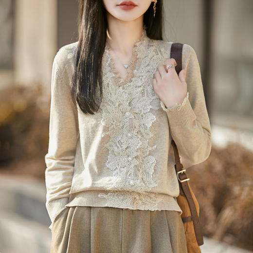 百媚生 桑蚕丝羊毛法式蕾丝拼接V领针织开衫女NS-6006-68 商品图0