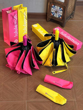 原单正品 Lu 露 Behappy 系列遮阳伞
天啦这配色实在太好看了吧 ！！
开启的夏日多巴胺 玫粉色vs 柠檬黄
这种高饱和的颜色真的一眼就会带来
好心情～