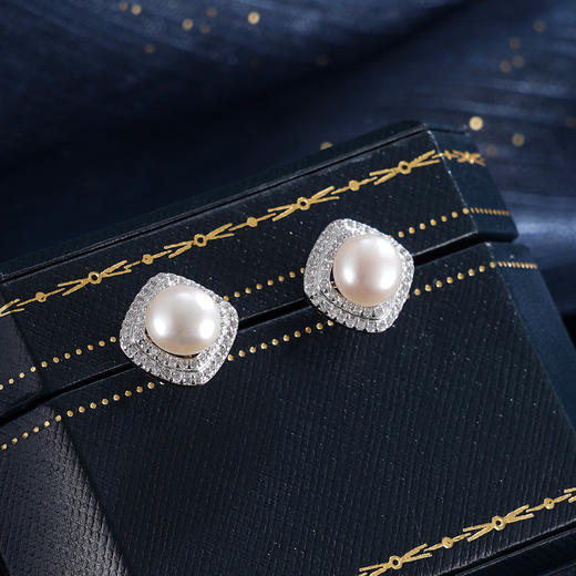子佩集【芳华之梦】银S925珍珠惜王妃耳钉【SPE0570003】7.5mm珠方块2601 商品图0