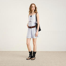 lost in echo2026年春夏新款V领绑带刺绣修身小A型显瘦连衣裙女