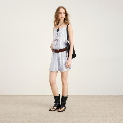 lost in echo2026年春夏新款V领绑带刺绣修身小A型显瘦连衣裙女 商品图0