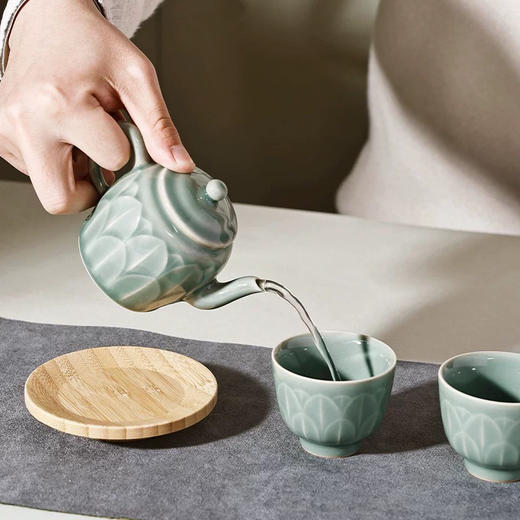 龙泉青瓷好运莲年一壶两杯功夫茶具礼盒 商品图1