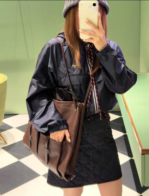 普拉达 最新款藏蓝色轻质尼龙连帽外套 商品图4