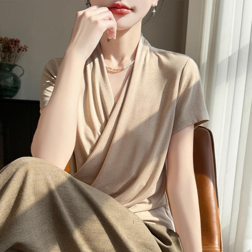 百媚生 精纺莱赛尔法式V领纯色交叉气质时尚短袖T恤YT-A311 商品图0