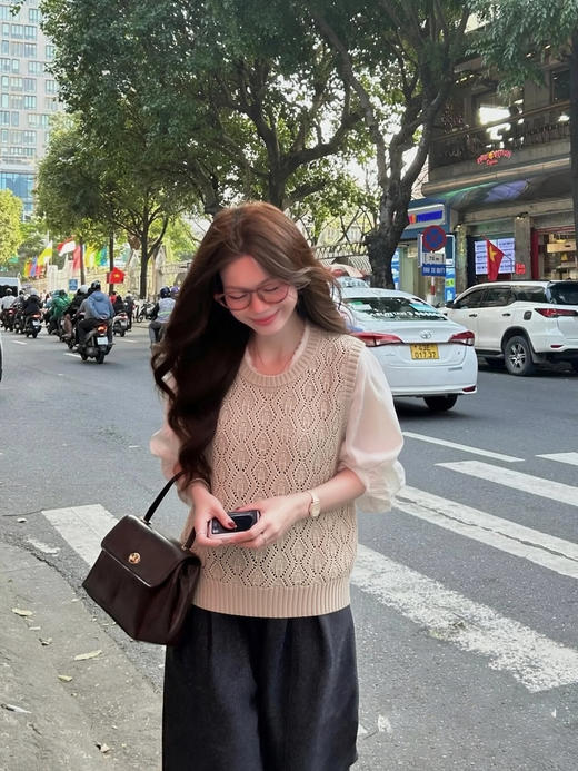 天猫同步【叠搭神器！】拉夏贝尔/La Chapelle INS风！舒适有型韩系圆领镂空针织马甲百搭坎肩叠穿背心 商品图6