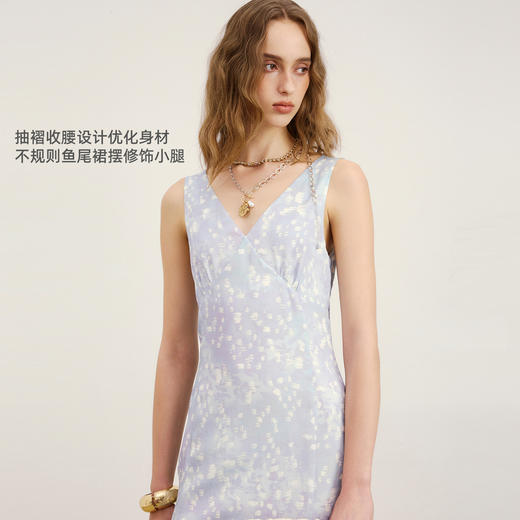 lost in echo2026年春夏新款时尚V领收腰显瘦不规则鱼尾连衣裙 商品图1